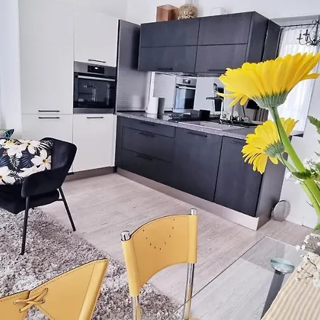 Casa Bianca - 2 Bedroom Design 트리에스테
