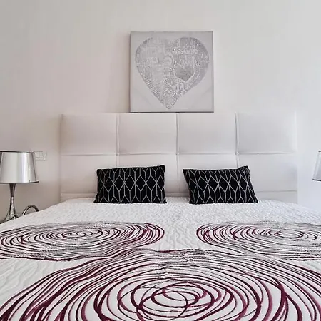 Casa Bianca - 2 Bedroom Design Апартаменты *