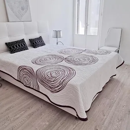 Casa Bianca - 2 Bedroom Design Appartamento Trieste